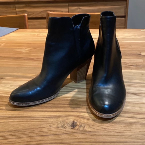 I Love Billy Ankle Booties - Picture 3 of 7